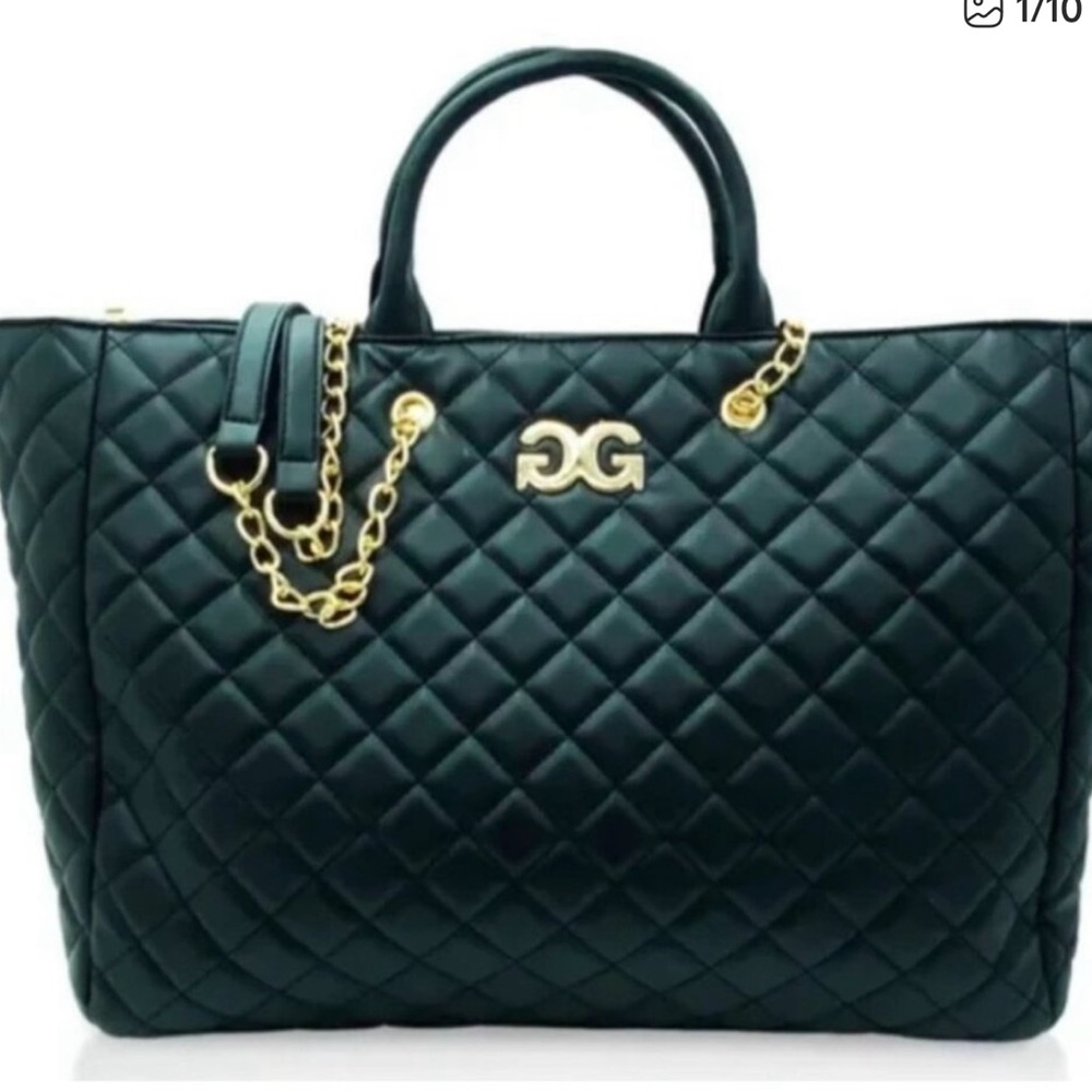 Gilda Paris Elegant Black Quilted Handbag with Gold Chain
